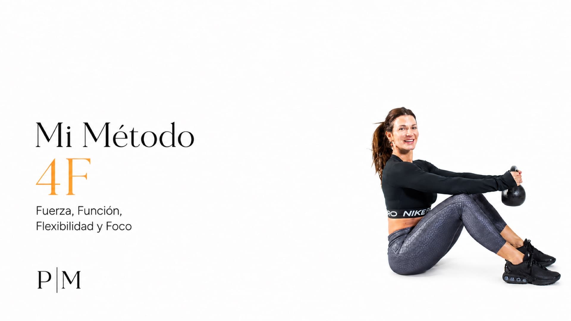 Mi Método 4F: Fuerza, Función, Flexibilidad y Foco. Pía Moretto entrenando con una pesa rusa